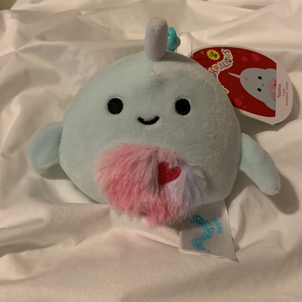 NWT Squishmallow 2022 Valentines Keychain Niema Narwhal